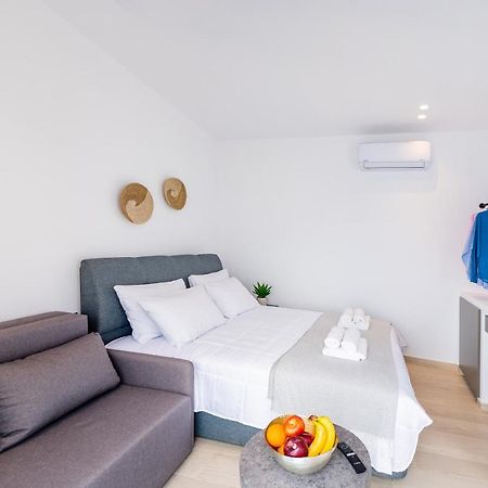 Sunwaves Beach Studio I Ialysos  Bagian luar foto