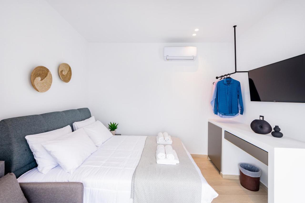 Sunwaves Beach Studio I Ialysos  Bagian luar foto