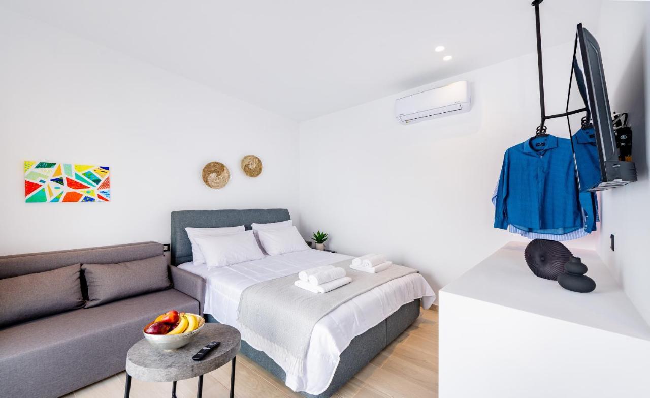 Sunwaves Beach Studio I Ialysos  Bagian luar foto