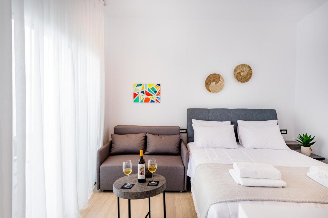 Sunwaves Beach Studio I Ialysos  Bagian luar foto