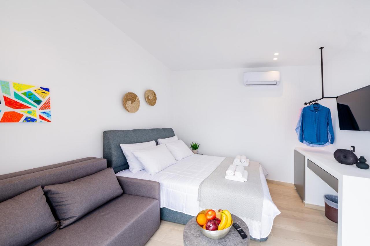Sunwaves Beach Studio I Ialysos  Bagian luar foto