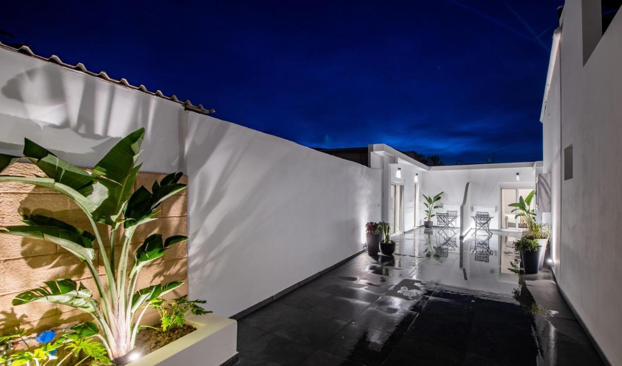 Sunwaves Beach Studio I Ialysos  Bagian luar foto